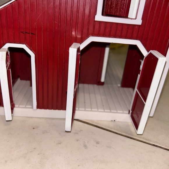 Breyer barn!🐴 (classic red barn!) - Picture 3 of 5